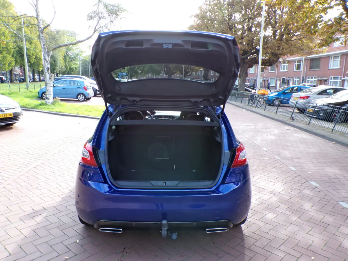 1.2 PureTech GT-line 2E EIG GEHEEL PEUGEOT DEALER ONDERHOUDEN...