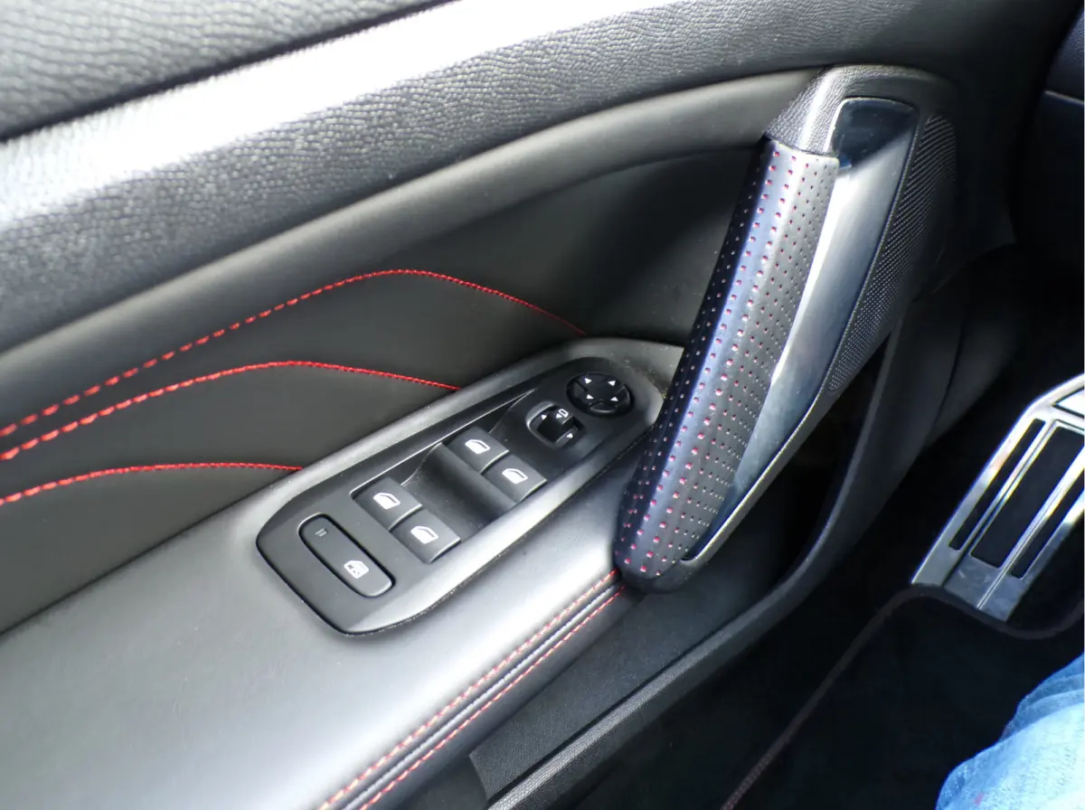 1.2 PureTech GT-line 2E EIG GEHEEL PEUGEOT DEALER ONDERHOUDEN...
