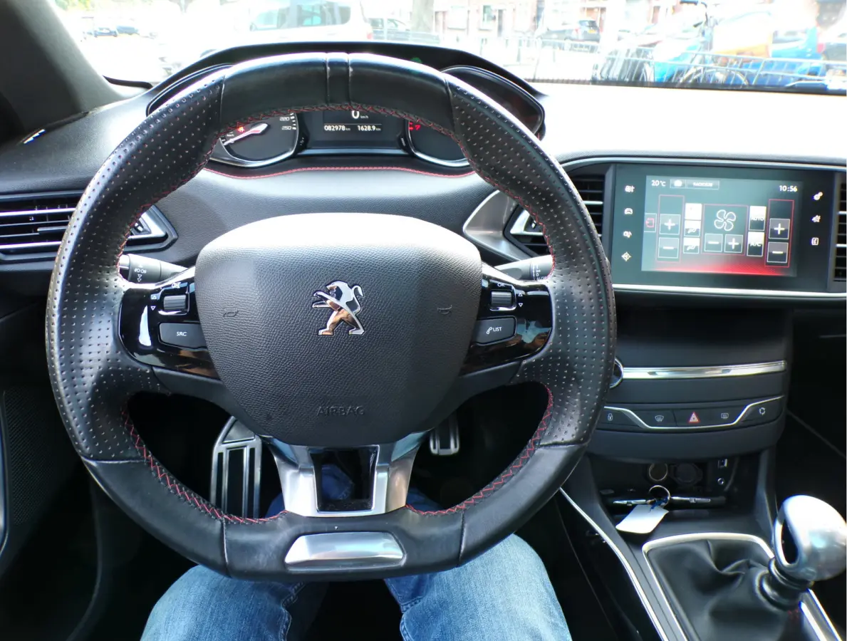 1.2 PureTech GT-line 2E EIG GEHEEL PEUGEOT DEALER ONDERHOUDEN...