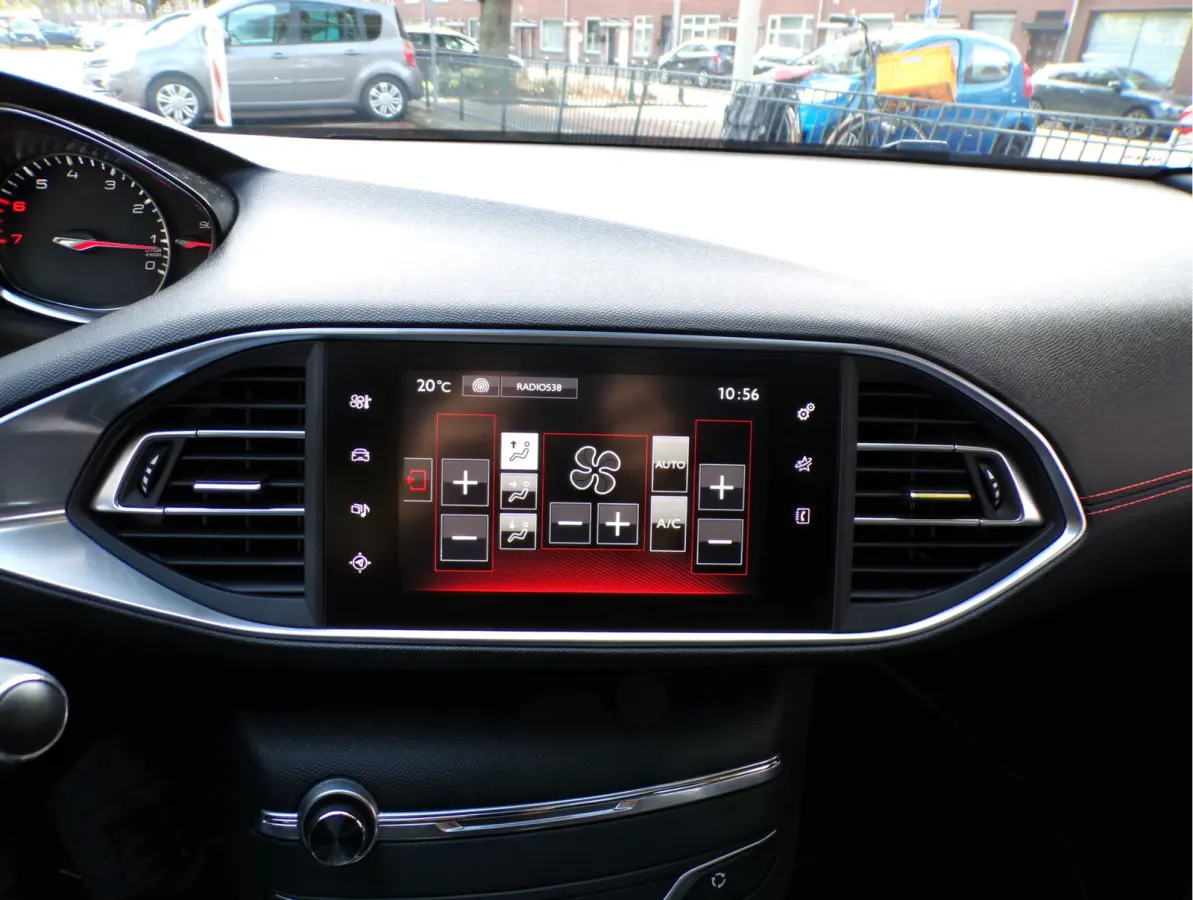 1.2 PureTech GT-line 2E EIG GEHEEL PEUGEOT DEALER ONDERHOUDEN...