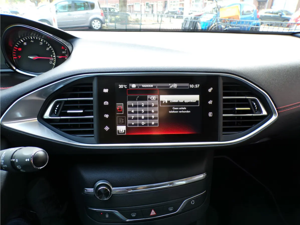 1.2 PureTech GT-line 2E EIG GEHEEL PEUGEOT DEALER ONDERHOUDEN...