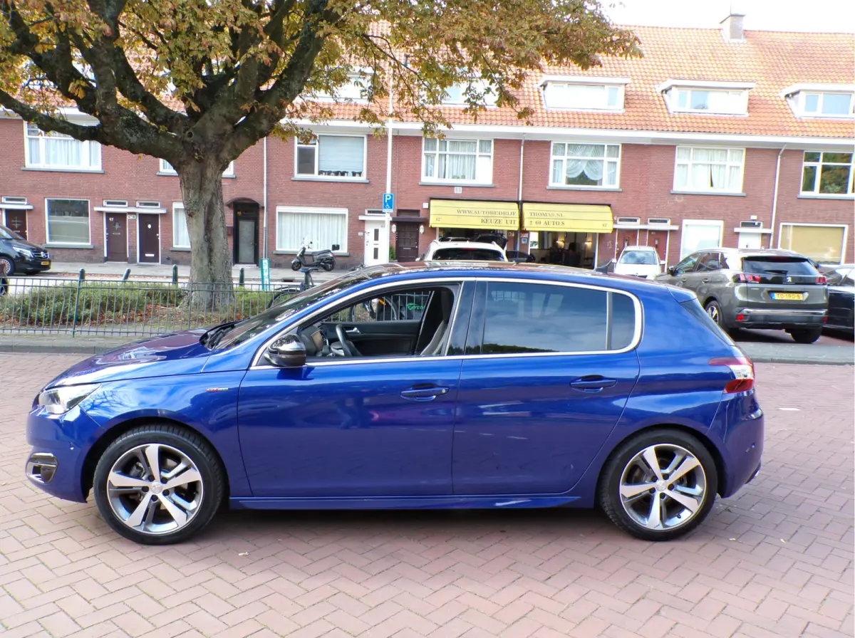 1.2 PureTech GT-line 2E EIG GEHEEL PEUGEOT DEALER ONDERHOUDEN...