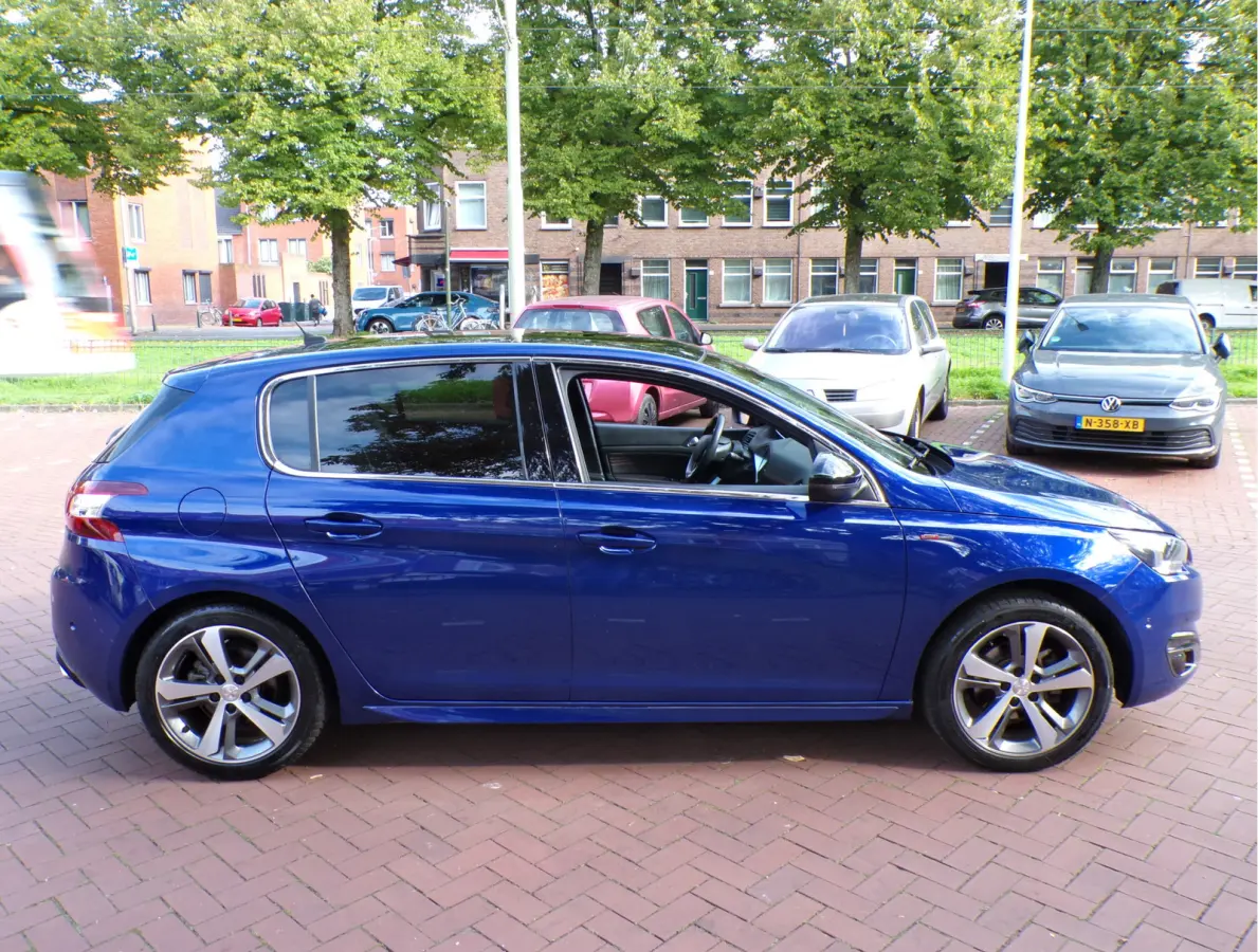 1.2 PureTech GT-line 2E EIG GEHEEL PEUGEOT DEALER ONDERHOUDEN...