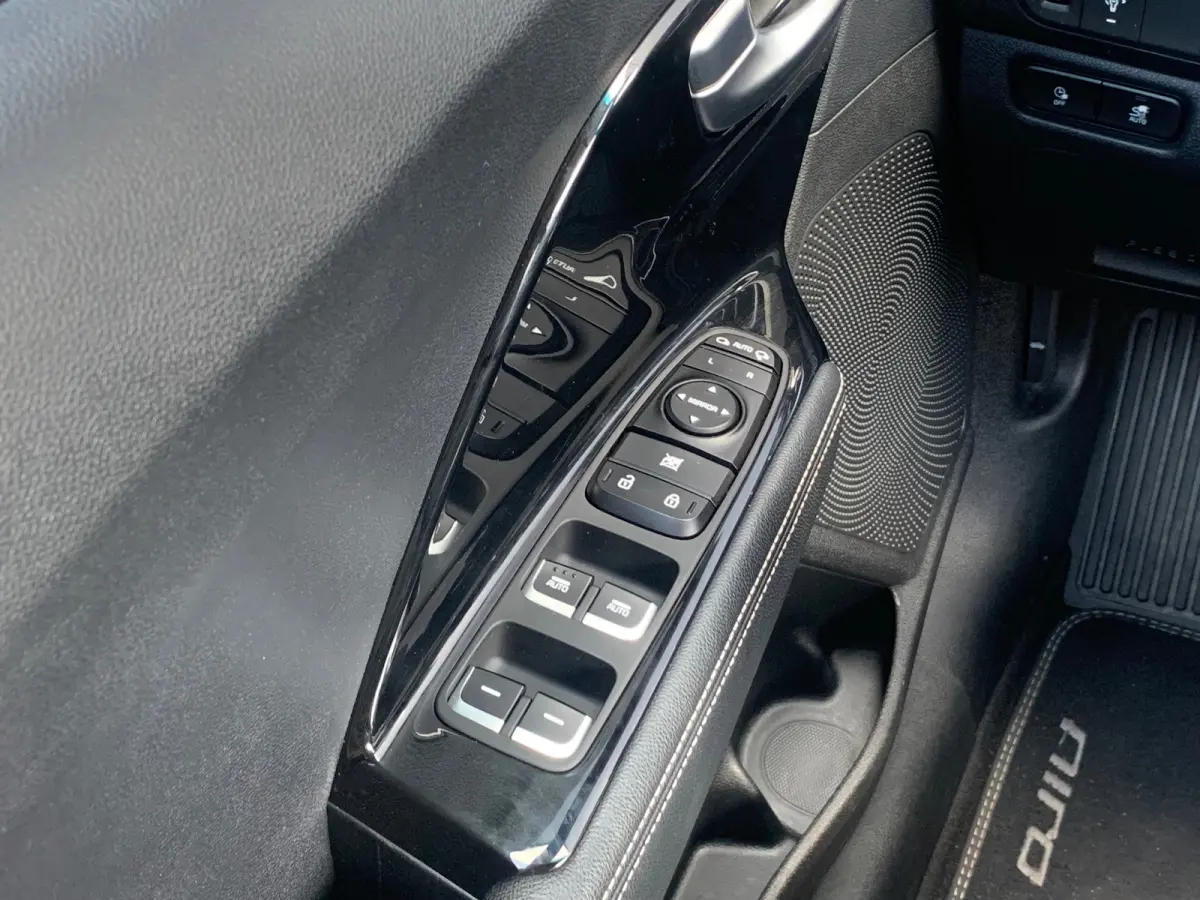 DynamicPlusLine 64 kWh / Trekhaak / Dealer onderhouden / Apple carplay / Android auto / Navigatie / Achteruitrijcamera / Stoelverwarming / Cruise control /