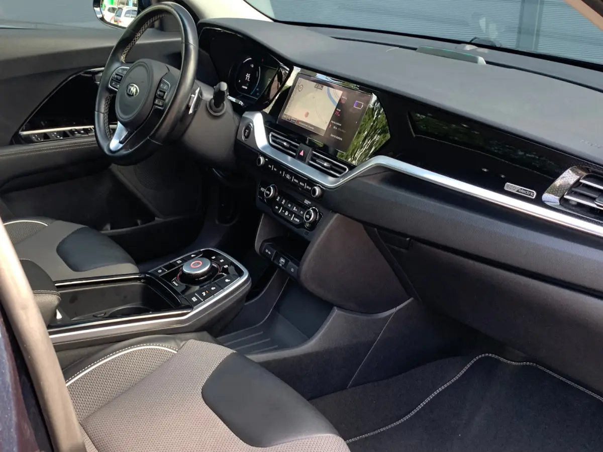 DynamicPlusLine 64 kWh / Trekhaak / Dealer onderhouden / Apple carplay / Android auto / Navigatie / Achteruitrijcamera / Stoelverwarming / Cruise control /