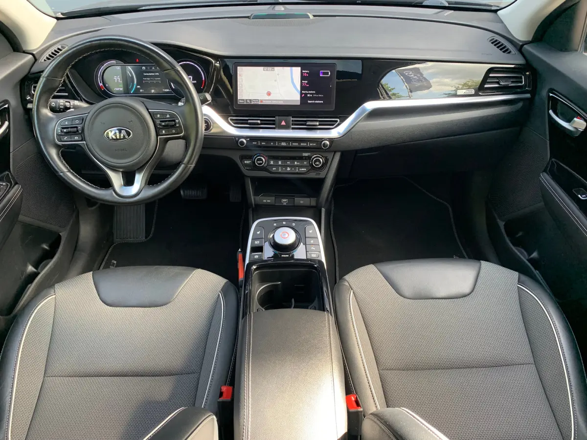 DynamicPlusLine 64 kWh / Trekhaak / Dealer onderhouden / Apple carplay / Android auto / Navigatie / Achteruitrijcamera / Stoelverwarming / Cruise control /