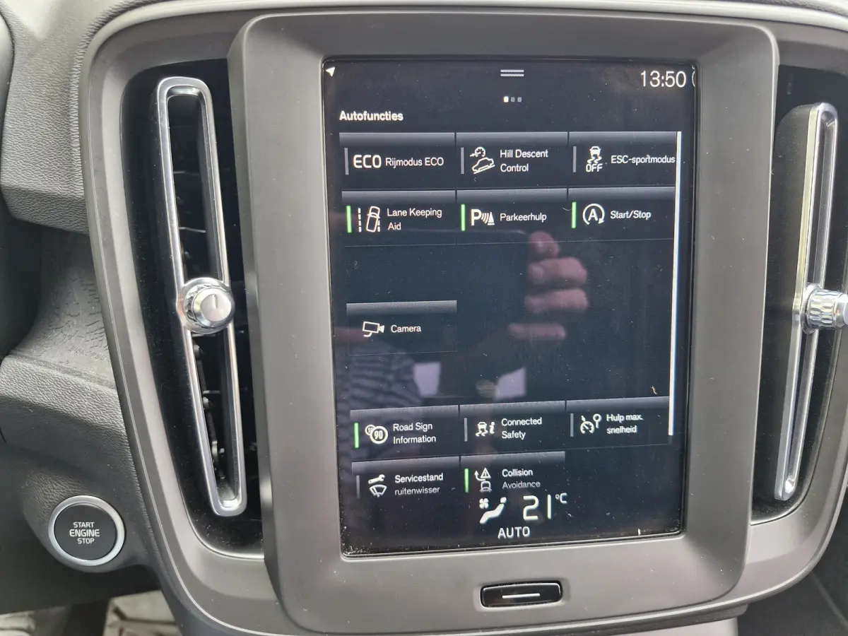 T2 Momentum | Camera | Lane keeping Aid | Apple carplay