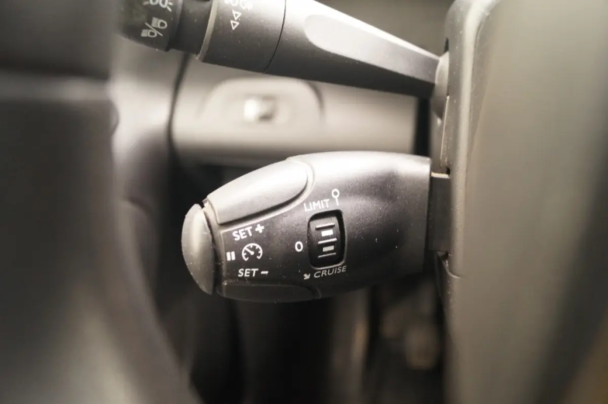 1.5 BlueHDI Premium -AIRCO-PDC-CARPLAY-