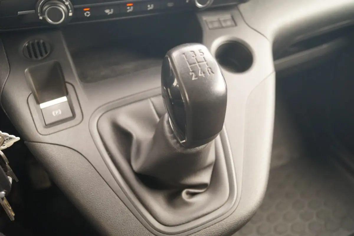 1.5 BlueHDI Premium -AIRCO-PDC-CARPLAY-