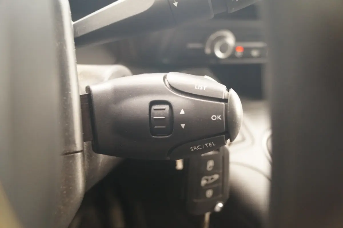 1.5 BlueHDI Premium -AIRCO-PDC-CARPLAY-