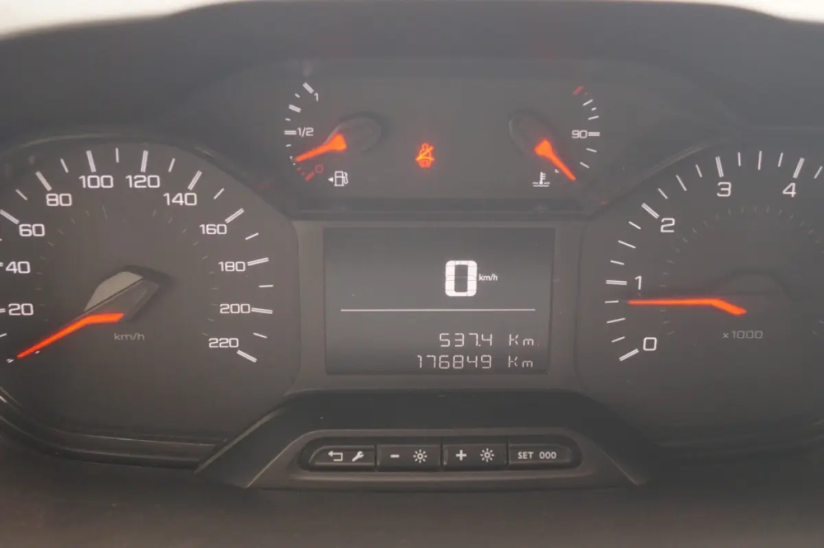 1.5 BlueHDI Premium -AIRCO-PDC-CARPLAY-