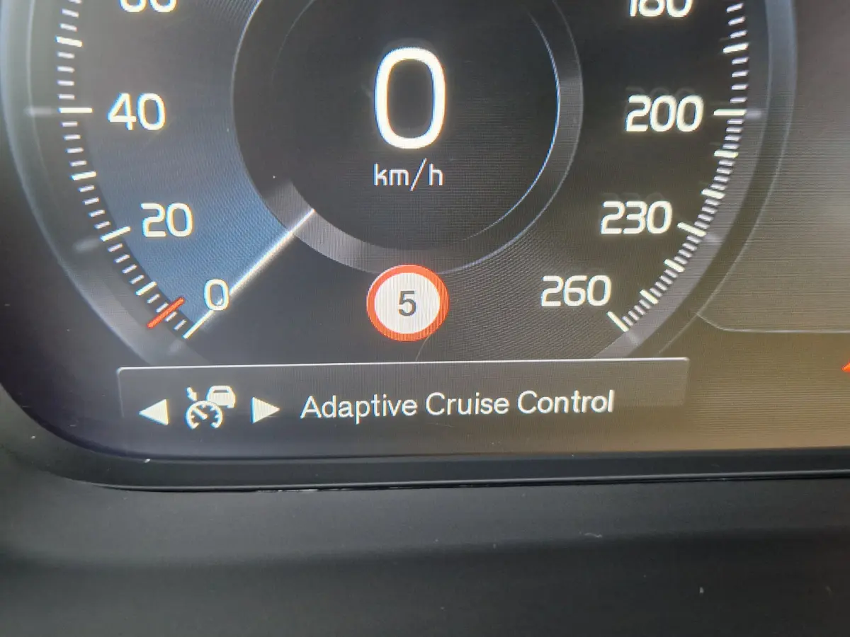 T4 R-Design | camera achter | Stoelverwarming en stuurverwarming | getinte ramen | Apple carplay