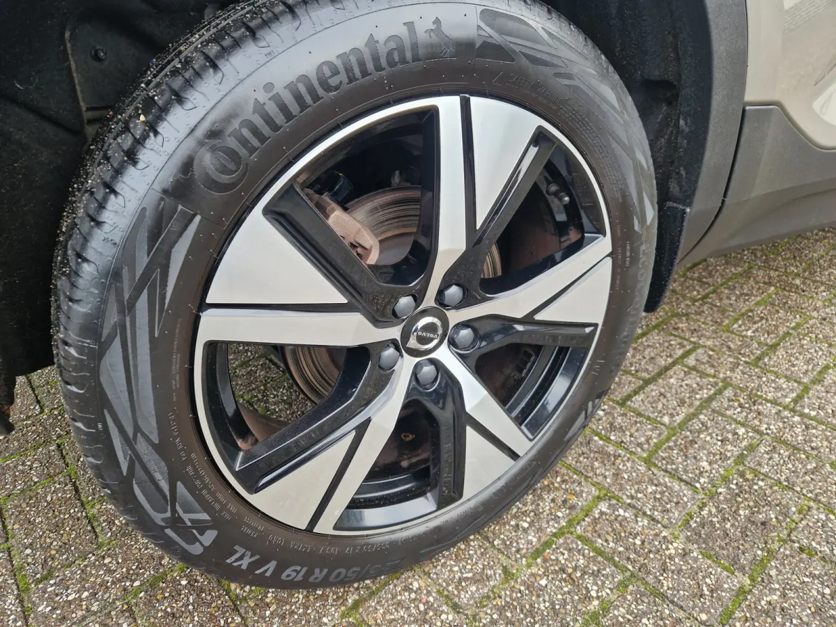 T4 R-Design | camera achter | Stoelverwarming en stuurverwarming | getinte ramen | Apple carplay