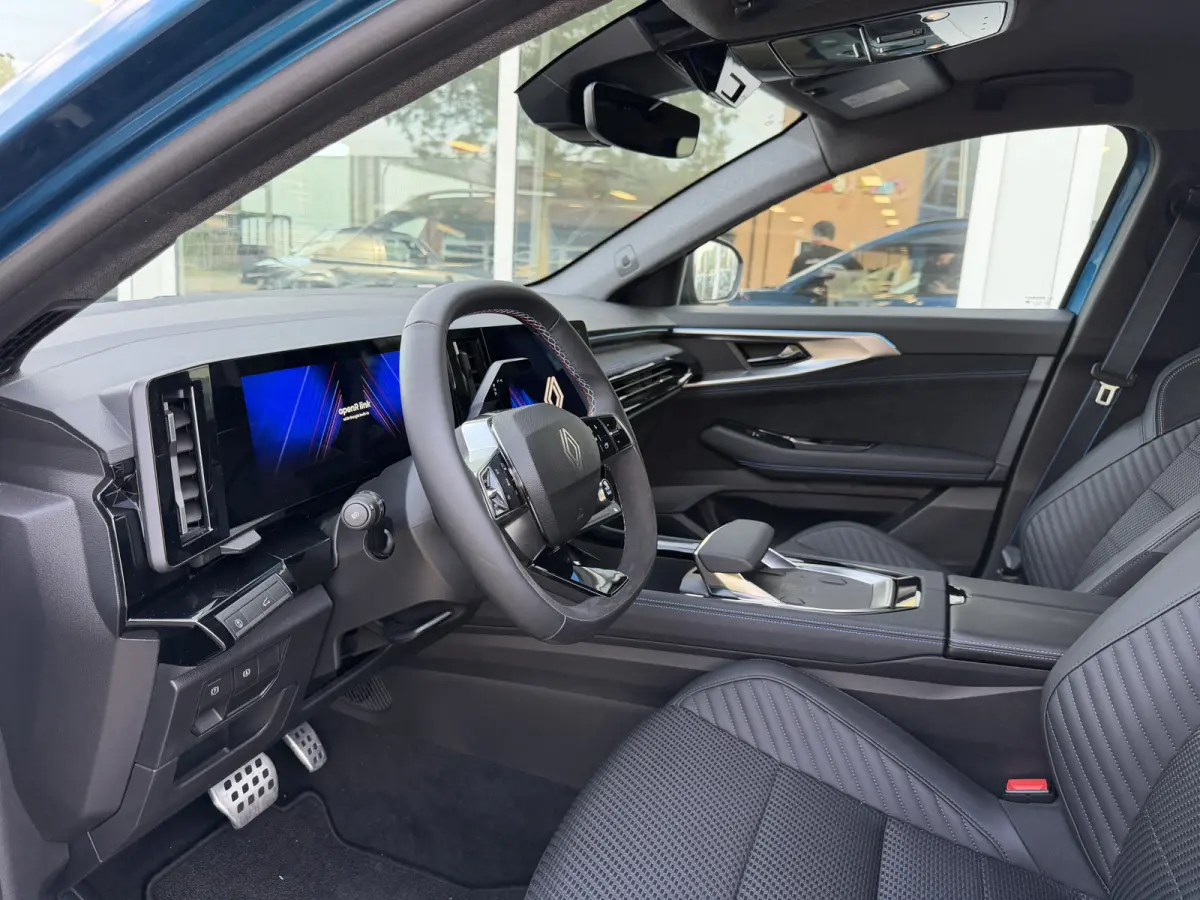 1.2 E-Tech full hybrid 200 esprit Alpine Blauw!