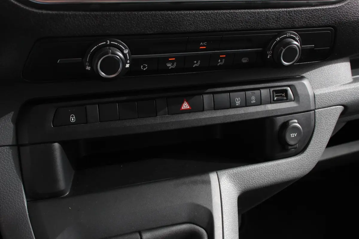 1.5 D-4D 116pk Dynamic VP 9 persoons Trekhaak Airco Cruise Control Bluetooth Getinte ramen