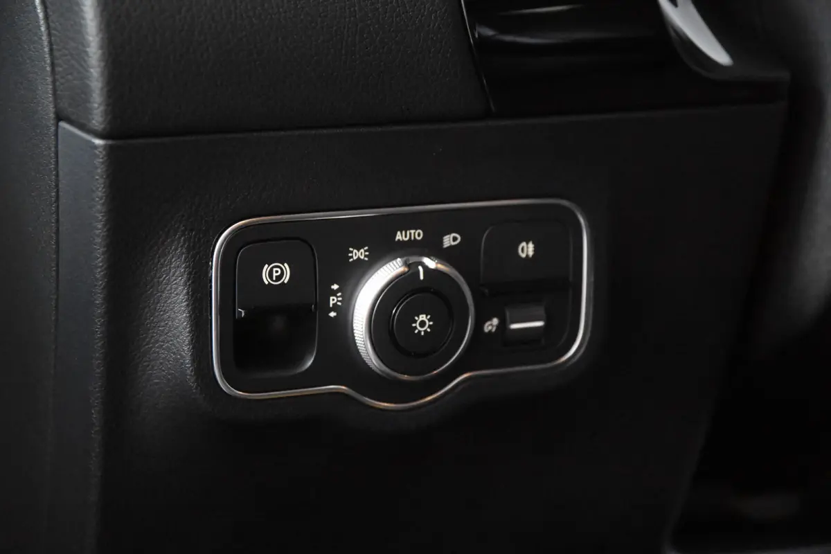 250 e Business *1ste Eigenaar*Leer*Stoelverwarming*Camera*