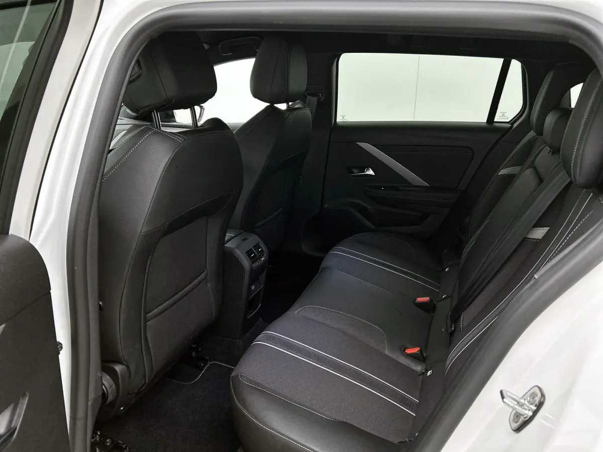 1.2 GS Line | Navigatie | Apple Carplay&Android Auto | Stoel&Stuur Verwarming | Sensoren V+A | ACC | Dodehoekdetectie | AGR-Stoelen!