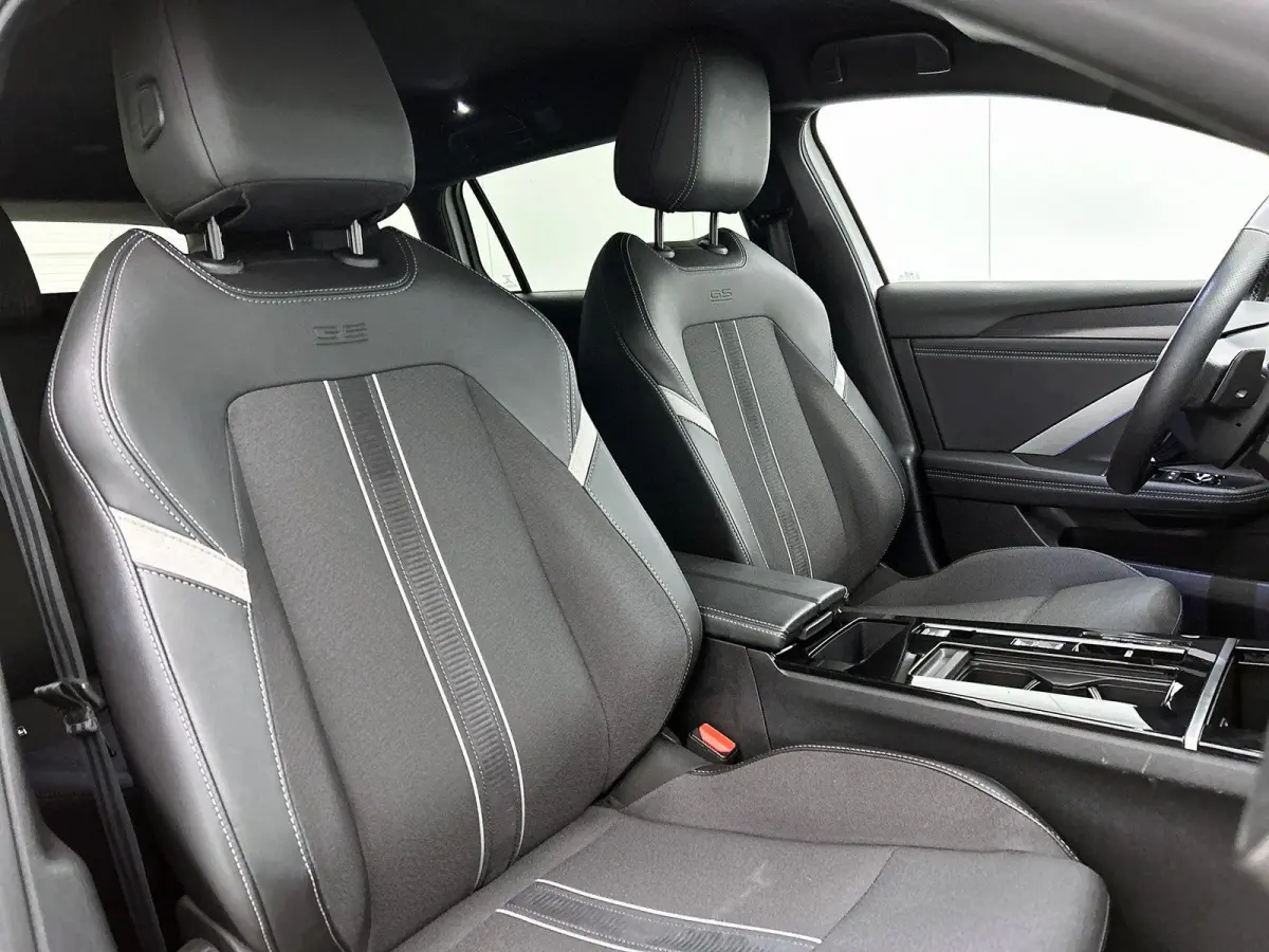 1.2 GS Line | Navigatie | Apple Carplay&Android Auto | Stoel&Stuur Verwarming | Sensoren V+A | ACC | Dodehoekdetectie | AGR-Stoelen!