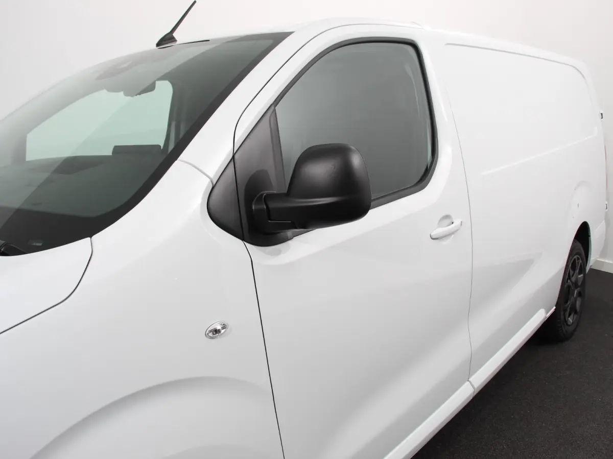 1.5 Diesel 120 S&S L3 Apple Carplay /  Android Auto Parkeersensoren V+A Trekhaak Camera Navigatie Cruise Control LED koplampen houten afwerking laadruimte
