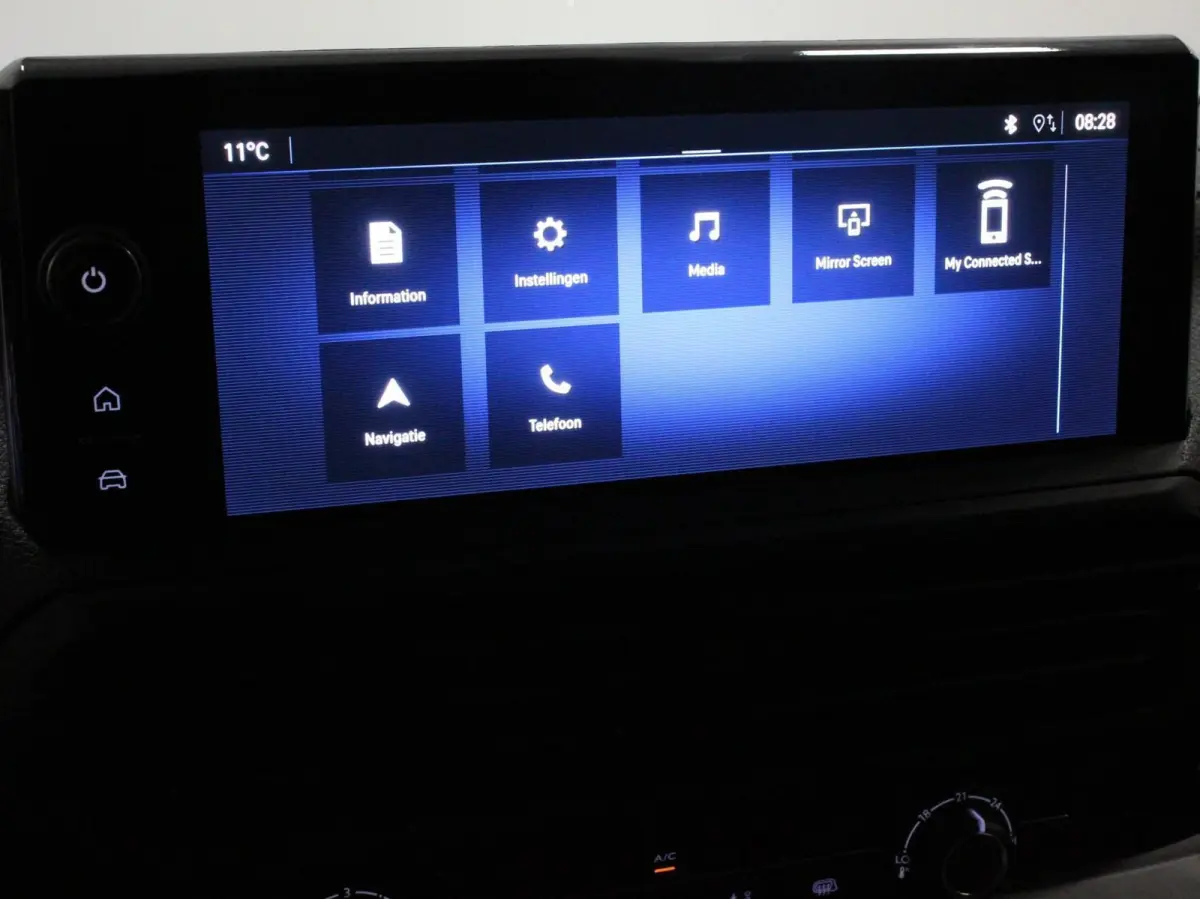 1.5 Diesel 120 S&S L3 Apple Carplay /  Android Auto Parkeersensoren V+A Trekhaak Camera Navigatie Cruise Control LED koplampen houten afwerking laadruimte