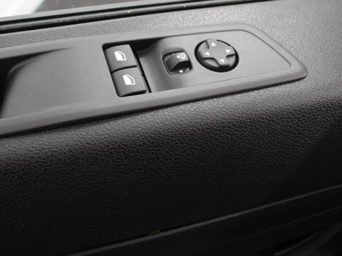 1.5 Diesel 120 S&S L3 Apple Carplay /  Android Auto Parkeersensoren V+A Trekhaak Camera Navigatie Cruise Control LED koplampen houten afwerking laadruimte
