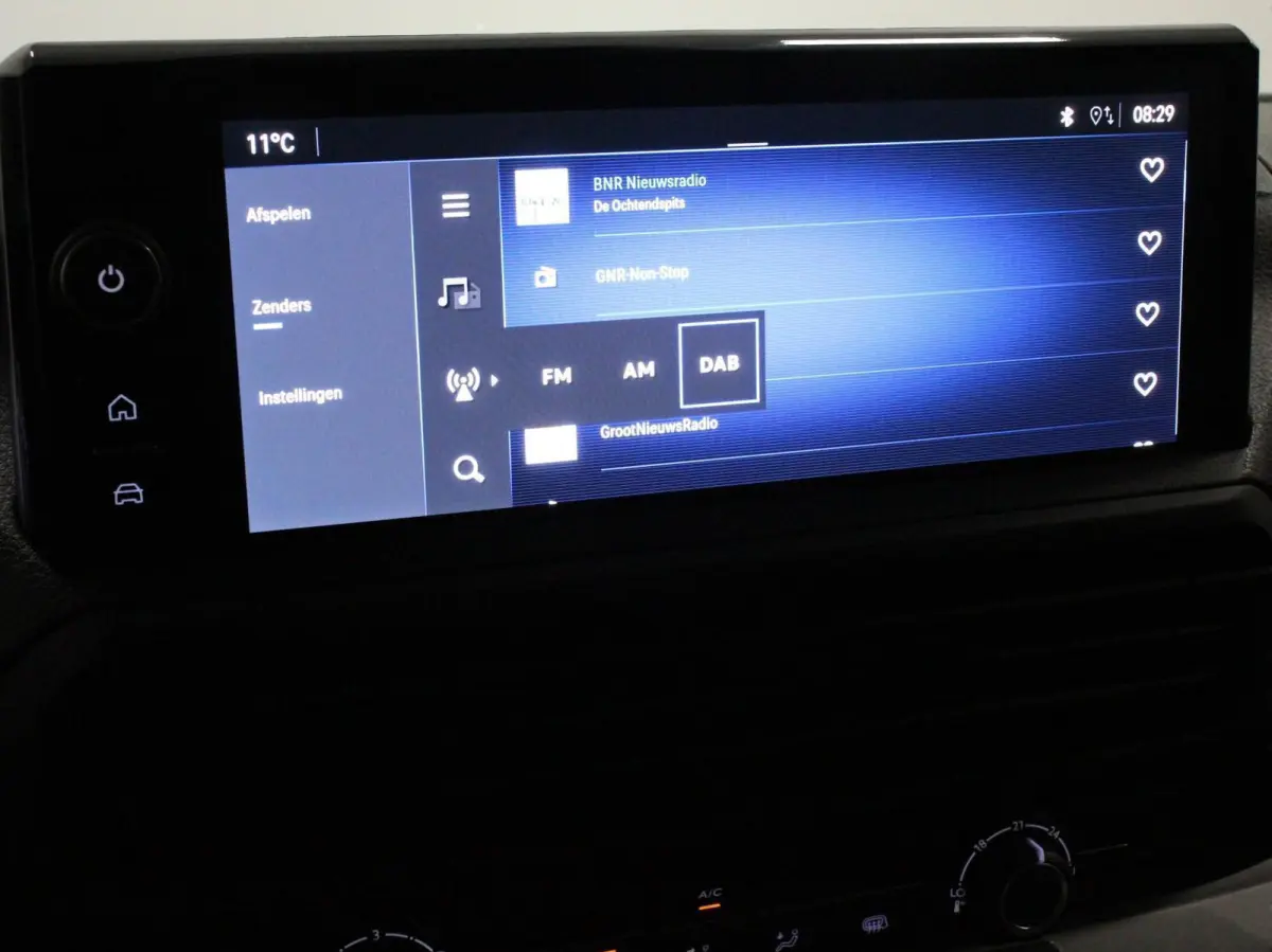 1.5 Diesel 120 S&S L3 Apple Carplay /  Android Auto Parkeersensoren V+A Trekhaak Camera Navigatie Cruise Control LED koplampen houten afwerking laadruimte