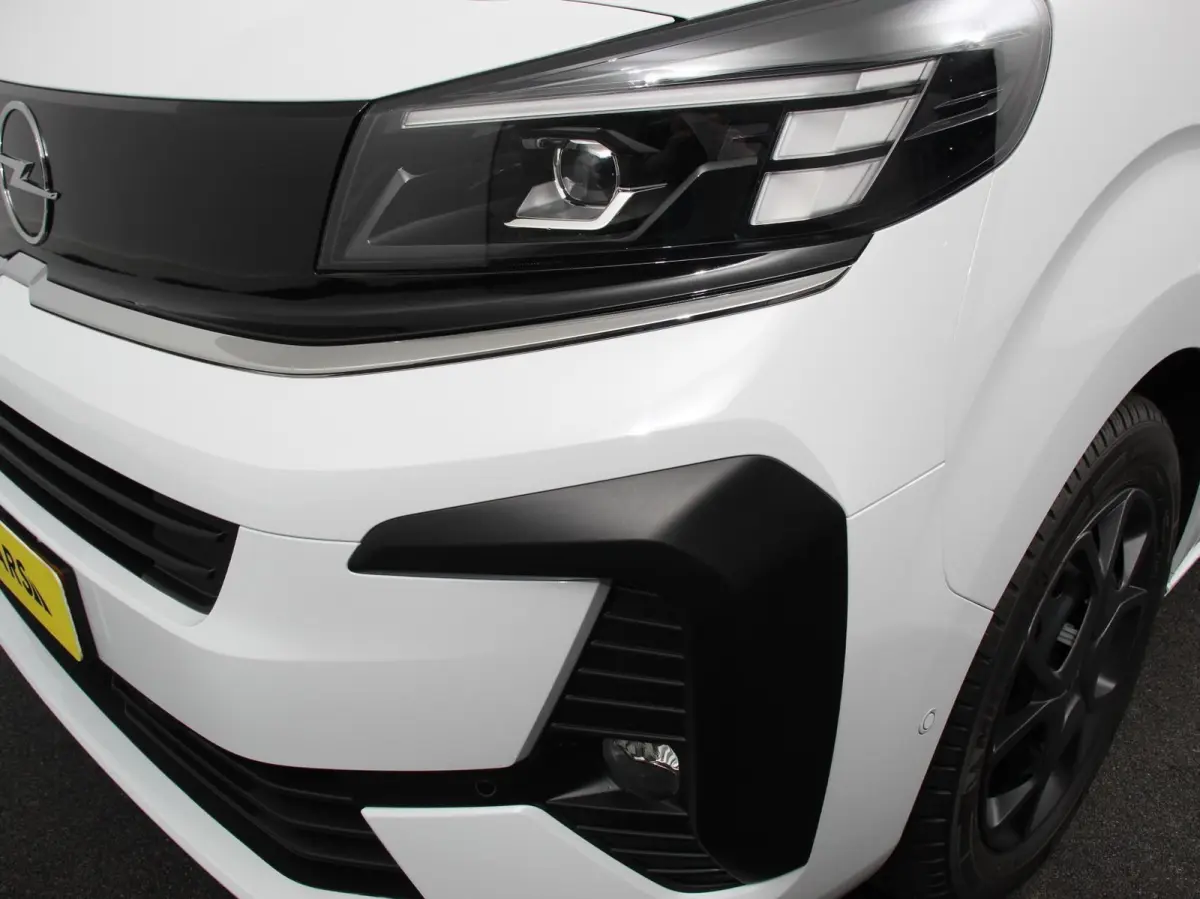 1.5 Diesel 120 S&S L3 Apple Carplay /  Android Auto Parkeersensoren V+A Trekhaak Camera Navigatie Cruise Control LED koplampen houten afwerking laadruimte