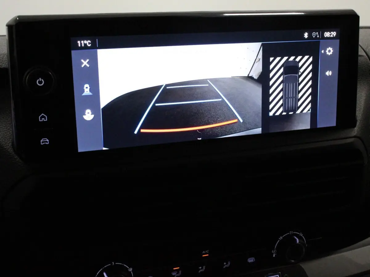1.5 Diesel 120 S&S L3 Apple Carplay /  Android Auto Parkeersensoren V+A Trekhaak Camera Navigatie Cruise Control LED koplampen houten afwerking laadruimte