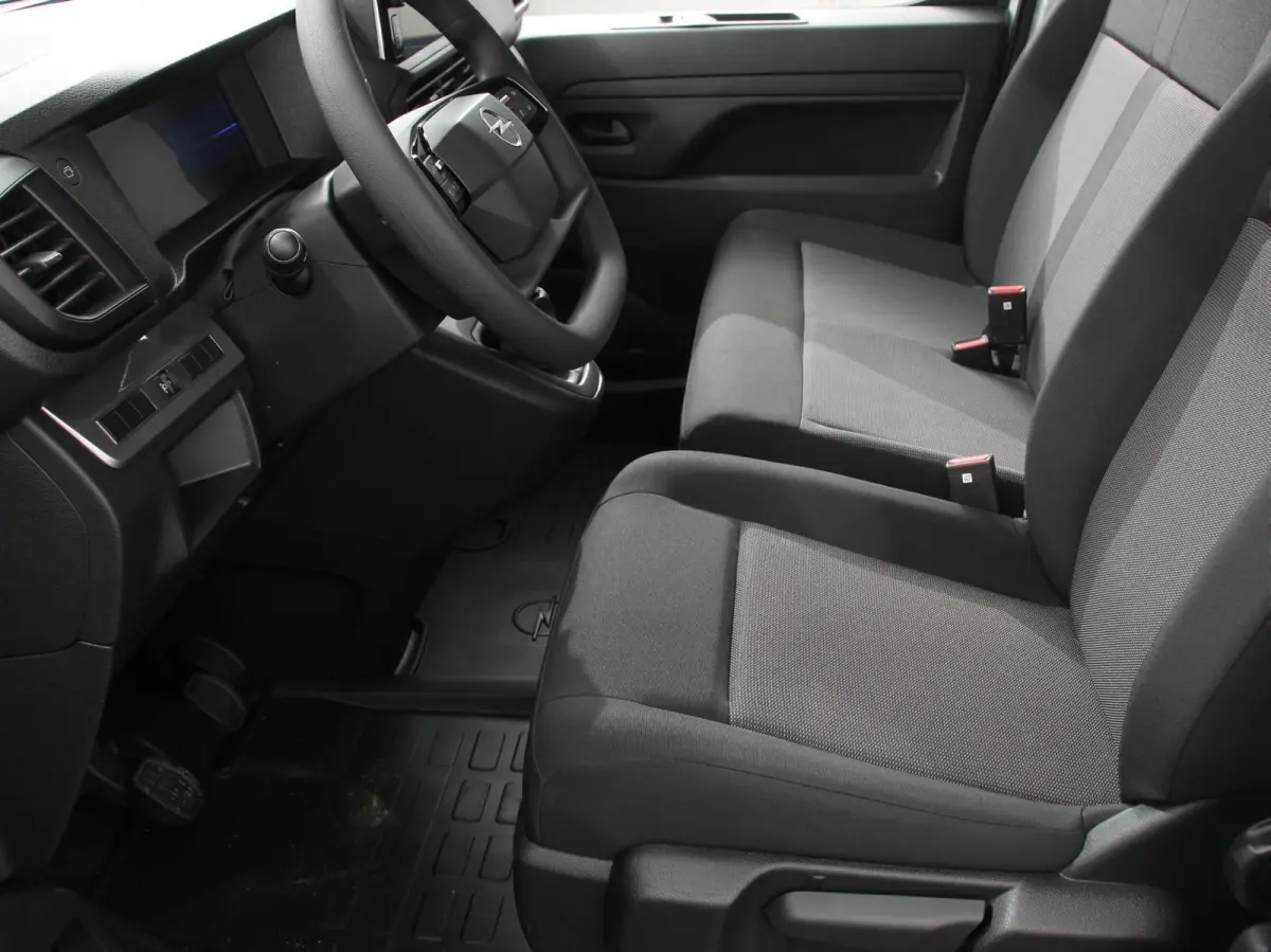 1.5 Diesel 120 S&S L3 Apple Carplay /  Android Auto Parkeersensoren V+A Trekhaak Camera Navigatie Cruise Control LED koplampen houten afwerking laadruimte