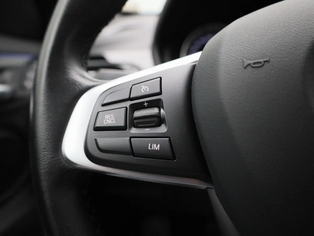 sDrive18i Executive | PANORAMADAK | GROOT SCHERM NAVIGATIE | TREKHAAK | 12 MAANDEN BOVAG GARANTIE |