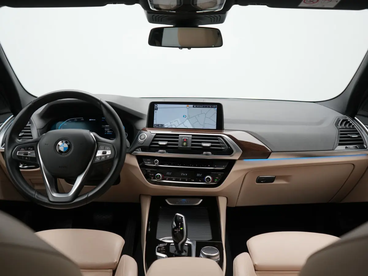 xDrive30e Advantage PHEV 293pk Dealer O.H | Trekhaak Af Fabriek | Head Up | Camera | Adaptief Onderstel | Cruise Control | Sportstoelen Verwarmd | Keyless | BLIS | Apple Carplay | Adaptive L
