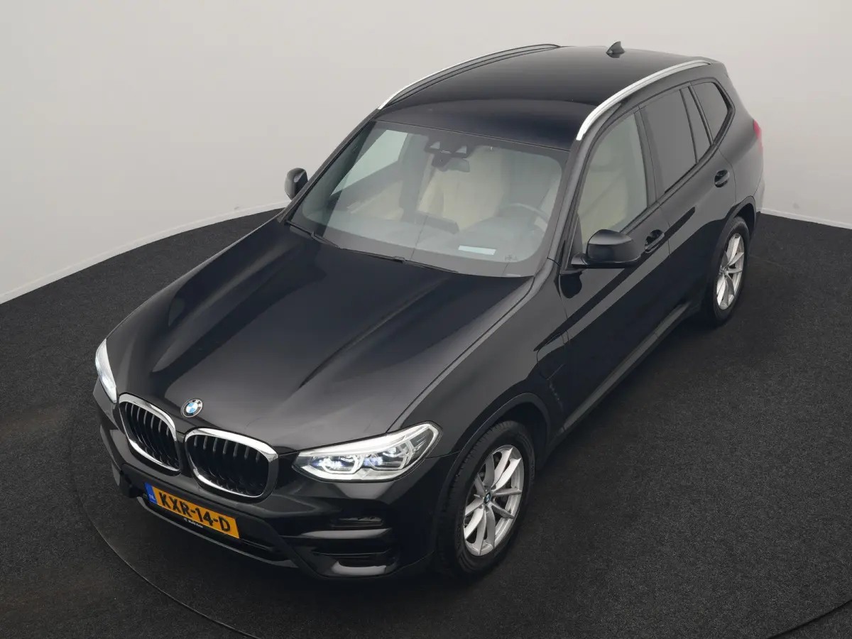 xDrive30e Advantage PHEV 293pk Dealer O.H | Trekhaak Af Fabriek | Head Up | Camera | Adaptief Onderstel | Cruise Control | Sportstoelen Verwarmd | Keyless | BLIS | Apple Carplay | Adaptive L