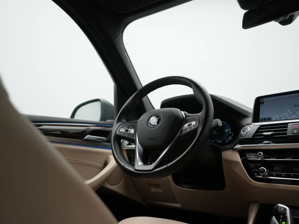 xDrive30e Advantage PHEV 293pk Dealer O.H | Trekhaak Af Fabriek | Head Up | Camera | Adaptief Onderstel | Cruise Control | Sportstoelen Verwarmd | Keyless | BLIS | Apple Carplay | Adaptive L