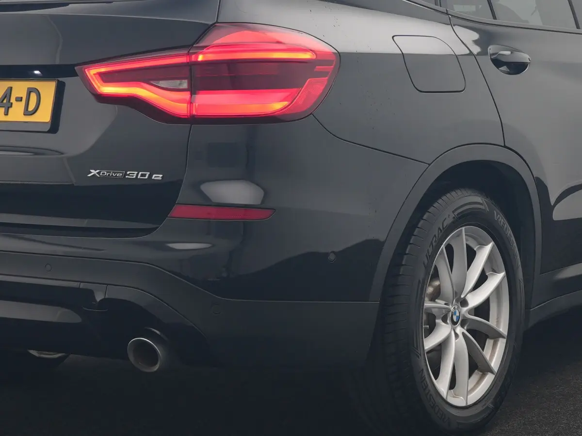 xDrive30e Advantage PHEV 293pk Dealer O.H | Trekhaak Af Fabriek | Head Up | Camera | Adaptief Onderstel | Cruise Control | Sportstoelen Verwarmd | Keyless | BLIS | Apple Carplay | Adaptive L