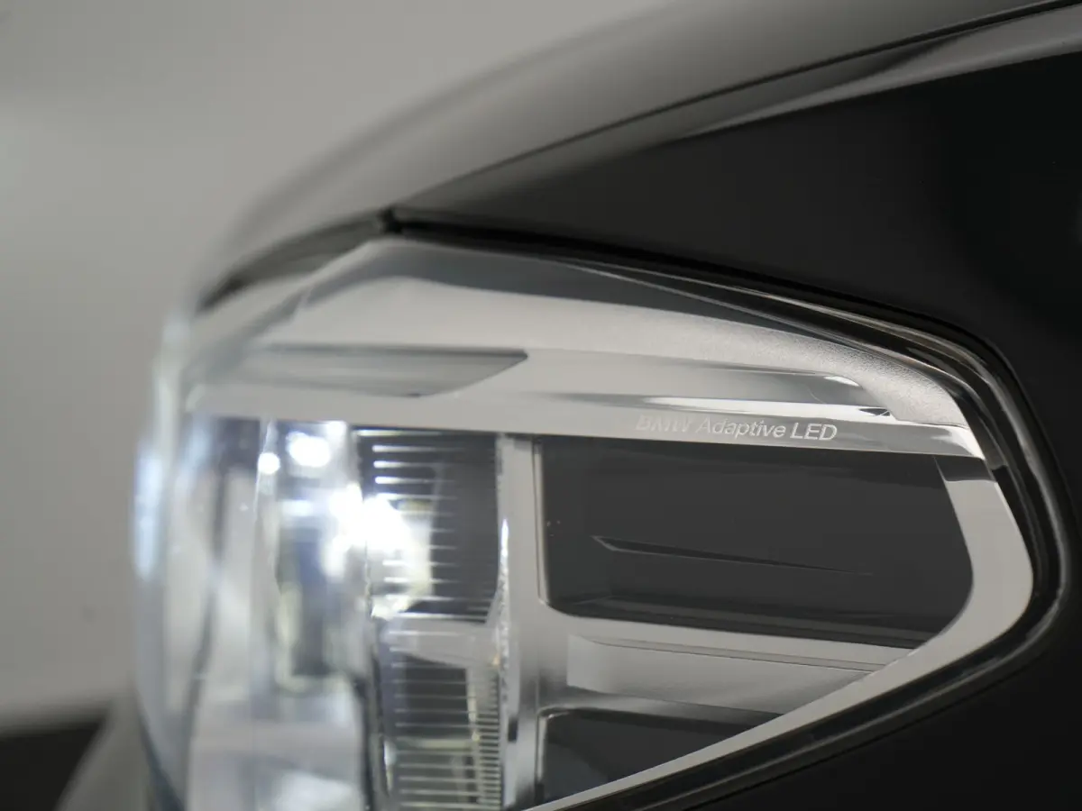 xDrive30e Advantage PHEV 293pk Dealer O.H | Trekhaak Af Fabriek | Head Up | Camera | Adaptief Onderstel | Cruise Control | Sportstoelen Verwarmd | Keyless | BLIS | Apple Carplay | Adaptive L