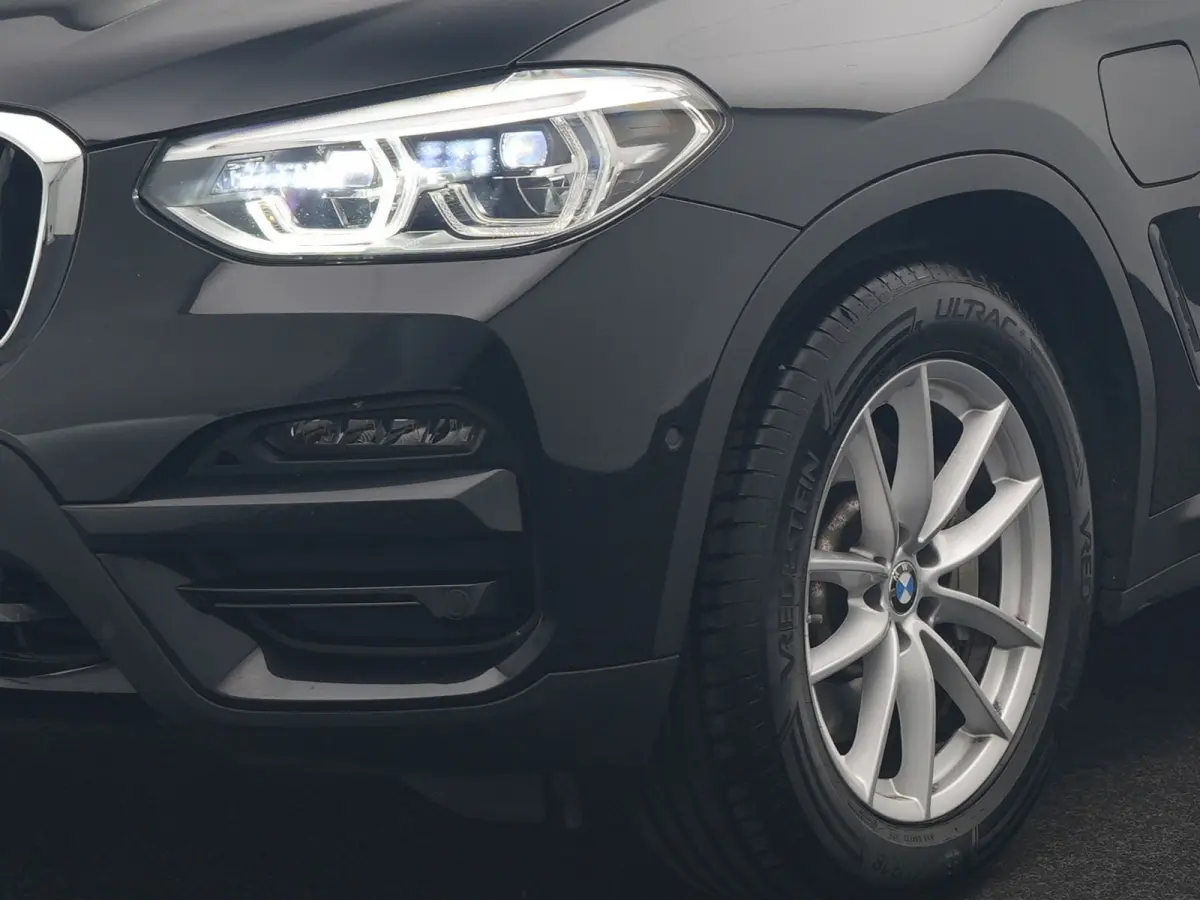 xDrive30e Advantage PHEV 293pk Dealer O.H | Trekhaak Af Fabriek | Head Up | Camera | Adaptief Onderstel | Cruise Control | Sportstoelen Verwarmd | Keyless | BLIS | Apple Carplay | Adaptive L