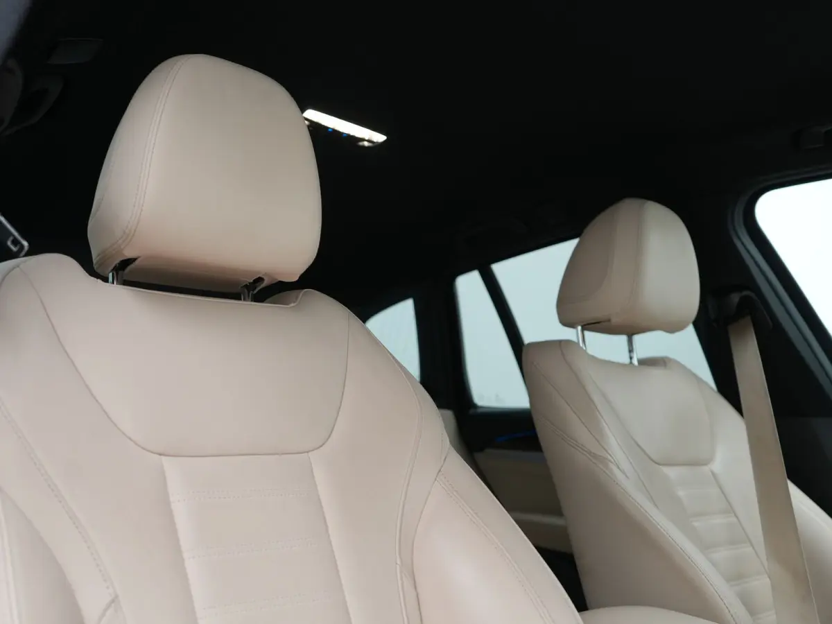 xDrive30e Advantage PHEV 293pk Dealer O.H | Trekhaak Af Fabriek | Head Up | Camera | Adaptief Onderstel | Cruise Control | Sportstoelen Verwarmd | Keyless | BLIS | Apple Carplay | Adaptive L