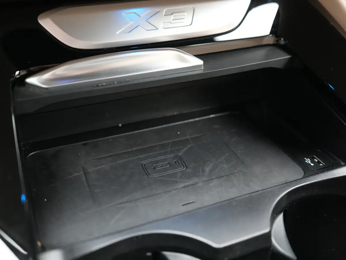 xDrive30e Advantage PHEV 293pk Dealer O.H | Trekhaak Af Fabriek | Head Up | Camera | Adaptief Onderstel | Cruise Control | Sportstoelen Verwarmd | Keyless | BLIS | Apple Carplay | Adaptive L