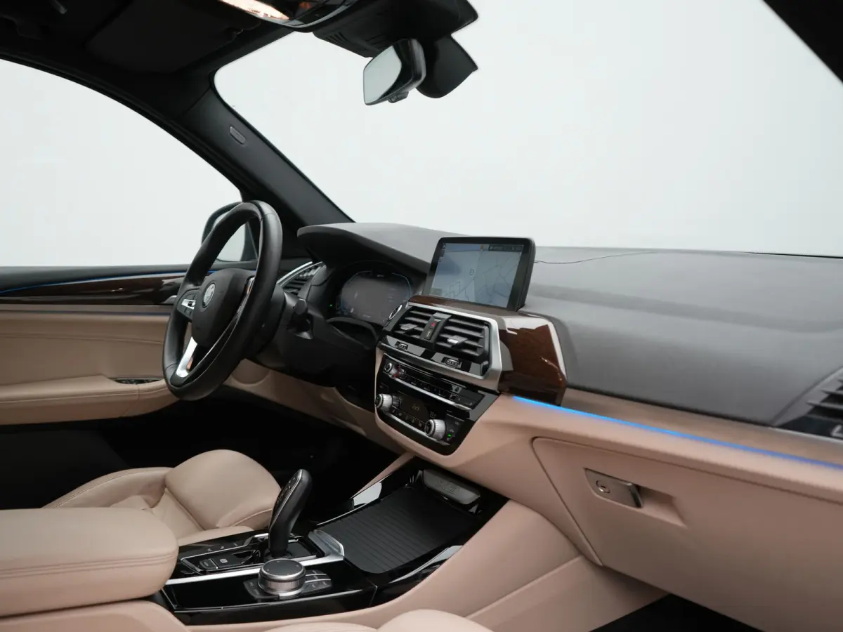 xDrive30e Advantage PHEV 293pk Dealer O.H | Trekhaak Af Fabriek | Head Up | Camera | Adaptief Onderstel | Cruise Control | Sportstoelen Verwarmd | Keyless | BLIS | Apple Carplay | Adaptive L