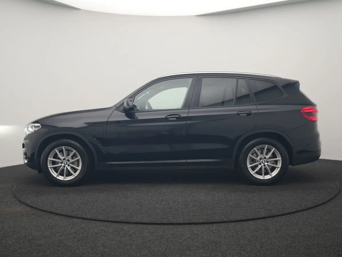 xDrive30e Advantage PHEV 293pk Dealer O.H | Trekhaak Af Fabriek | Head Up | Camera | Adaptief Onderstel | Cruise Control | Sportstoelen Verwarmd | Keyless | BLIS | Apple Carplay | Adaptive L