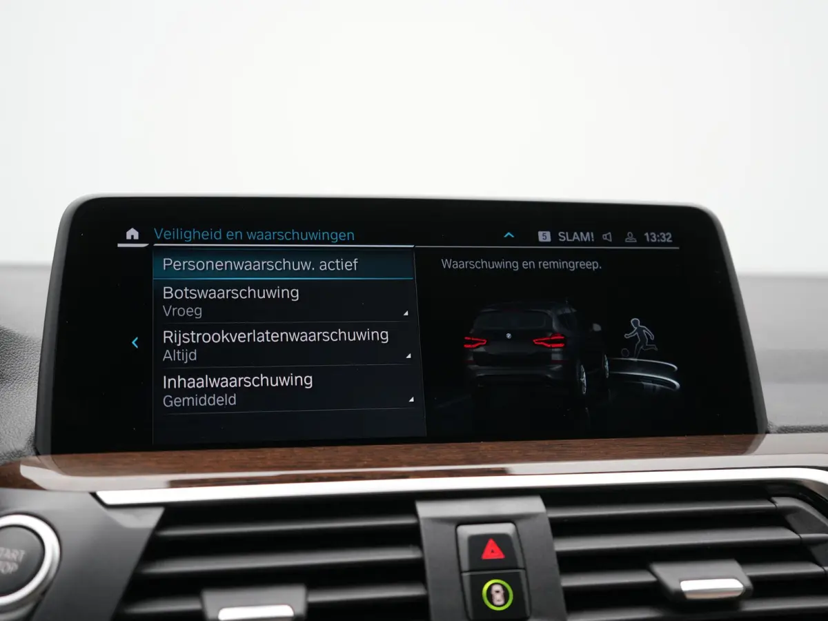 xDrive30e Advantage PHEV 293pk Dealer O.H | Trekhaak Af Fabriek | Head Up | Camera | Adaptief Onderstel | Cruise Control | Sportstoelen Verwarmd | Keyless | BLIS | Apple Carplay | Adaptive L