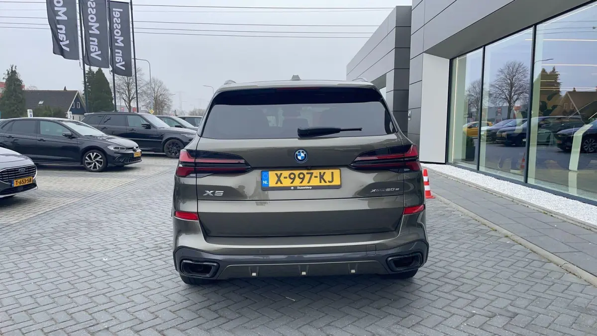 xDrive50e Launch Edition VERWACHT!!BTW AUTO | PANORAMADAK | LUCHTVERING | HARMAN KARDON | STOELKOELING & VERWARMING | CARBON PAKKET | ALCANTARA HEMEL | TREKHAAK | MEMORY | HEAD-UP | ADAPTIEV