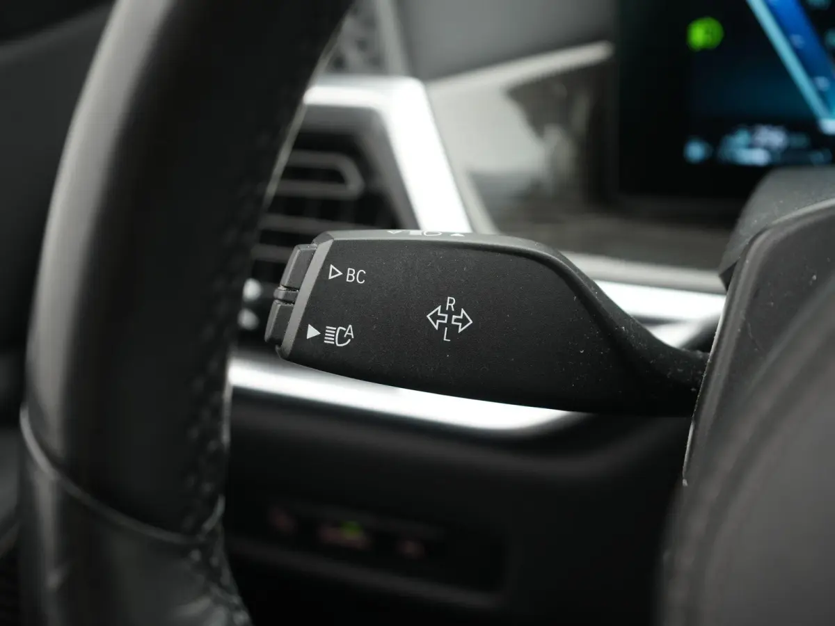 xDrive50e Launch Edition BTW AUTO | PANORAMADAK | LUCHTVERING | HARMAN KARDON | STOELKOELING & VERWARMING | MASSAGE | CARBON PAKKET | ALCANTARA HEMEL | TREKHAAK | MEMORY | HEAD-UP | ADAPTIEV