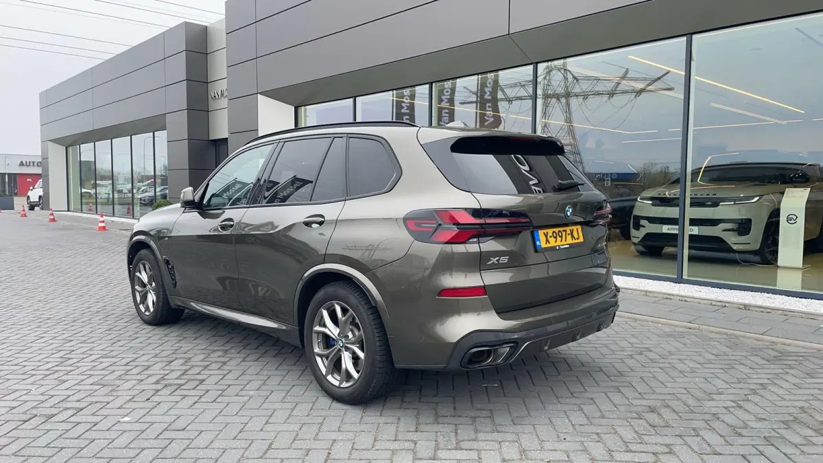 xDrive50e Launch Edition VERWACHT!!BTW AUTO | PANORAMADAK | LUCHTVERING | HARMAN KARDON | STOELKOELING & VERWARMING | CARBON PAKKET | ALCANTARA HEMEL | TREKHAAK | MEMORY | HEAD-UP | ADAPTIEV
