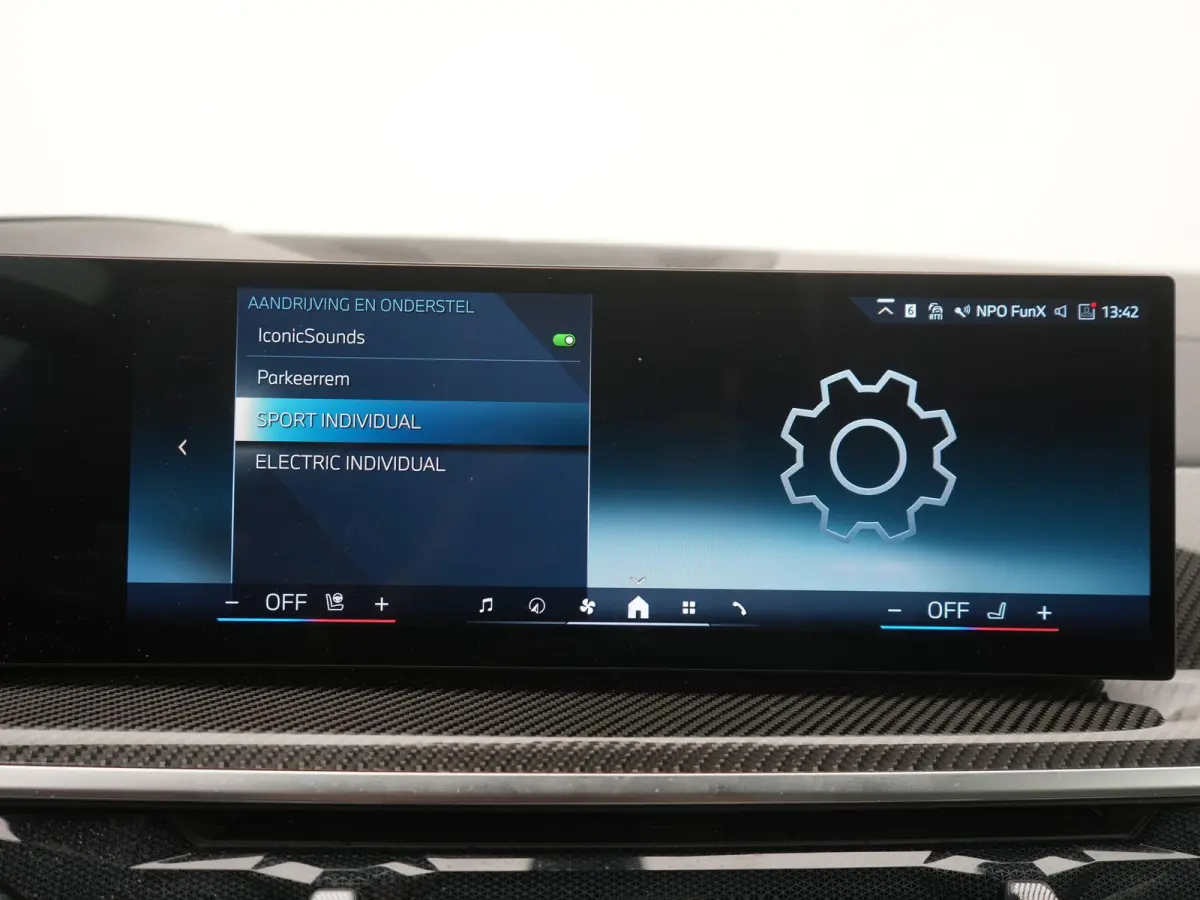xDrive50e Launch Edition BTW AUTO | PANORAMADAK | LUCHTVERING | HARMAN KARDON | STOELKOELING & VERWARMING | MASSAGE | CARBON PAKKET | ALCANTARA HEMEL | TREKHAAK | MEMORY | HEAD-UP | ADAPTIEV