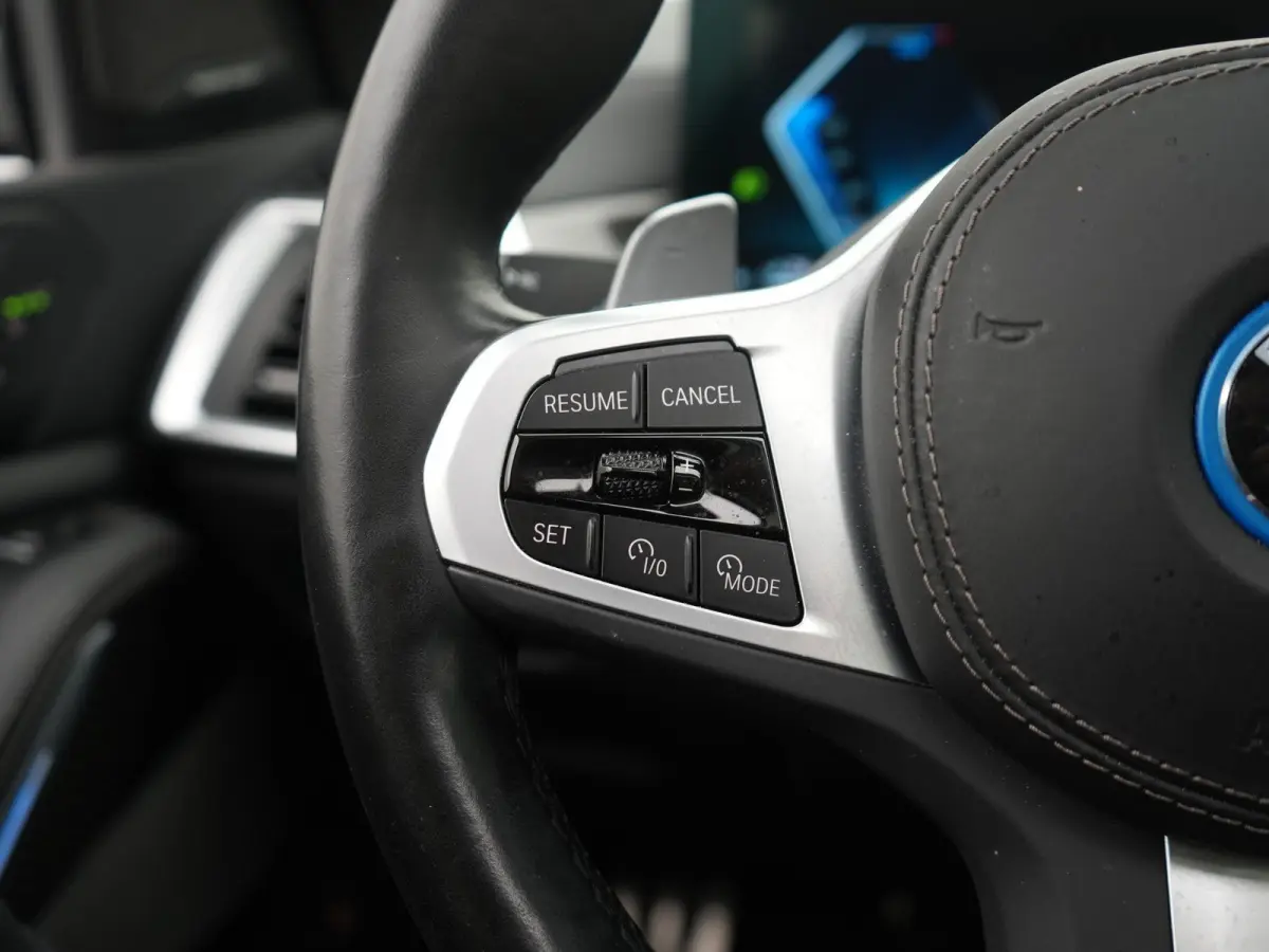 xDrive50e Launch Edition BTW AUTO | PANORAMADAK | LUCHTVERING | HARMAN KARDON | STOELKOELING & VERWARMING | MASSAGE | CARBON PAKKET | ALCANTARA HEMEL | TREKHAAK | MEMORY | HEAD-UP | ADAPTIEV