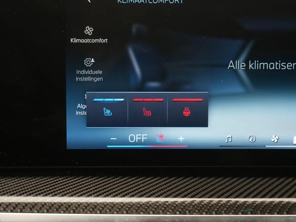 xDrive50e Launch Edition BTW AUTO | PANORAMADAK | LUCHTVERING | HARMAN KARDON | STOELKOELING & VERWARMING | MASSAGE | CARBON PAKKET | ALCANTARA HEMEL | TREKHAAK | MEMORY | HEAD-UP | ADAPTIEV