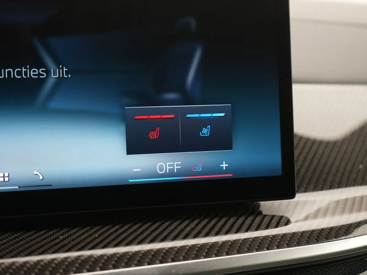 xDrive50e Launch Edition BTW AUTO | PANORAMADAK | LUCHTVERING | HARMAN KARDON | STOELKOELING & VERWARMING | MASSAGE | CARBON PAKKET | ALCANTARA HEMEL | TREKHAAK | MEMORY | HEAD-UP | ADAPTIEV
