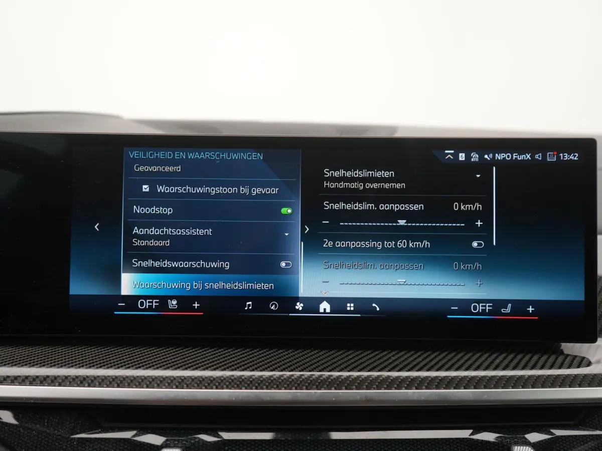 xDrive50e Launch Edition BTW AUTO | PANORAMADAK | LUCHTVERING | HARMAN KARDON | STOELKOELING & VERWARMING | MASSAGE | CARBON PAKKET | ALCANTARA HEMEL | TREKHAAK | MEMORY | HEAD-UP | ADAPTIEV