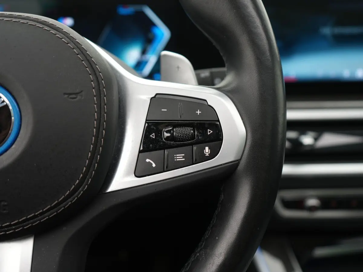 xDrive50e Launch Edition BTW AUTO | PANORAMADAK | LUCHTVERING | HARMAN KARDON | STOELKOELING & VERWARMING | MASSAGE | CARBON PAKKET | ALCANTARA HEMEL | TREKHAAK | MEMORY | HEAD-UP | ADAPTIEV